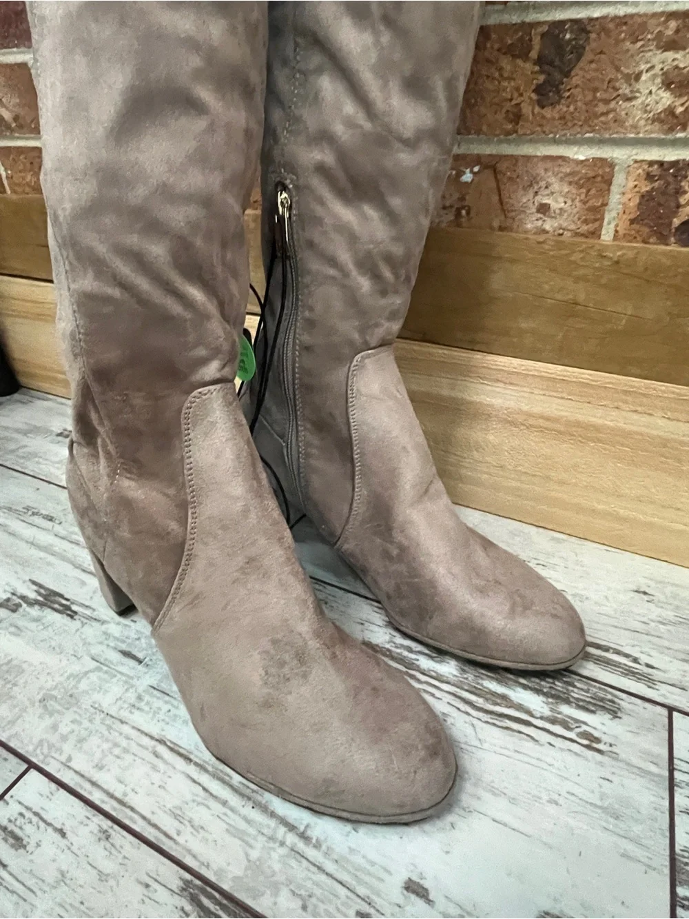 Liz Claiborne brand liz
